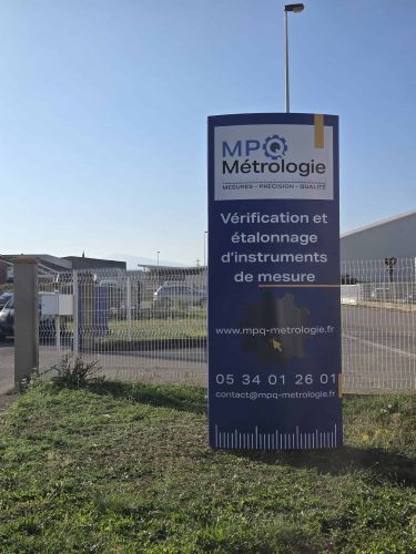 siege social laboratoire mpq metrologie totem entrée batiment pamiers ariege